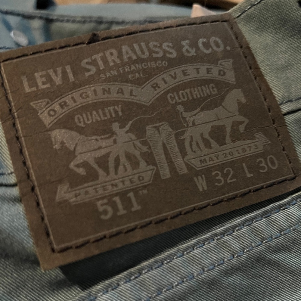 Men’s NWOT 511 Levi colored jeans 31 x 30 slim stretch style